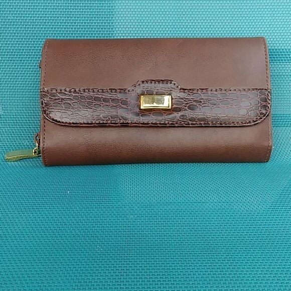 unknown Handbags - Women's Zip around wallet